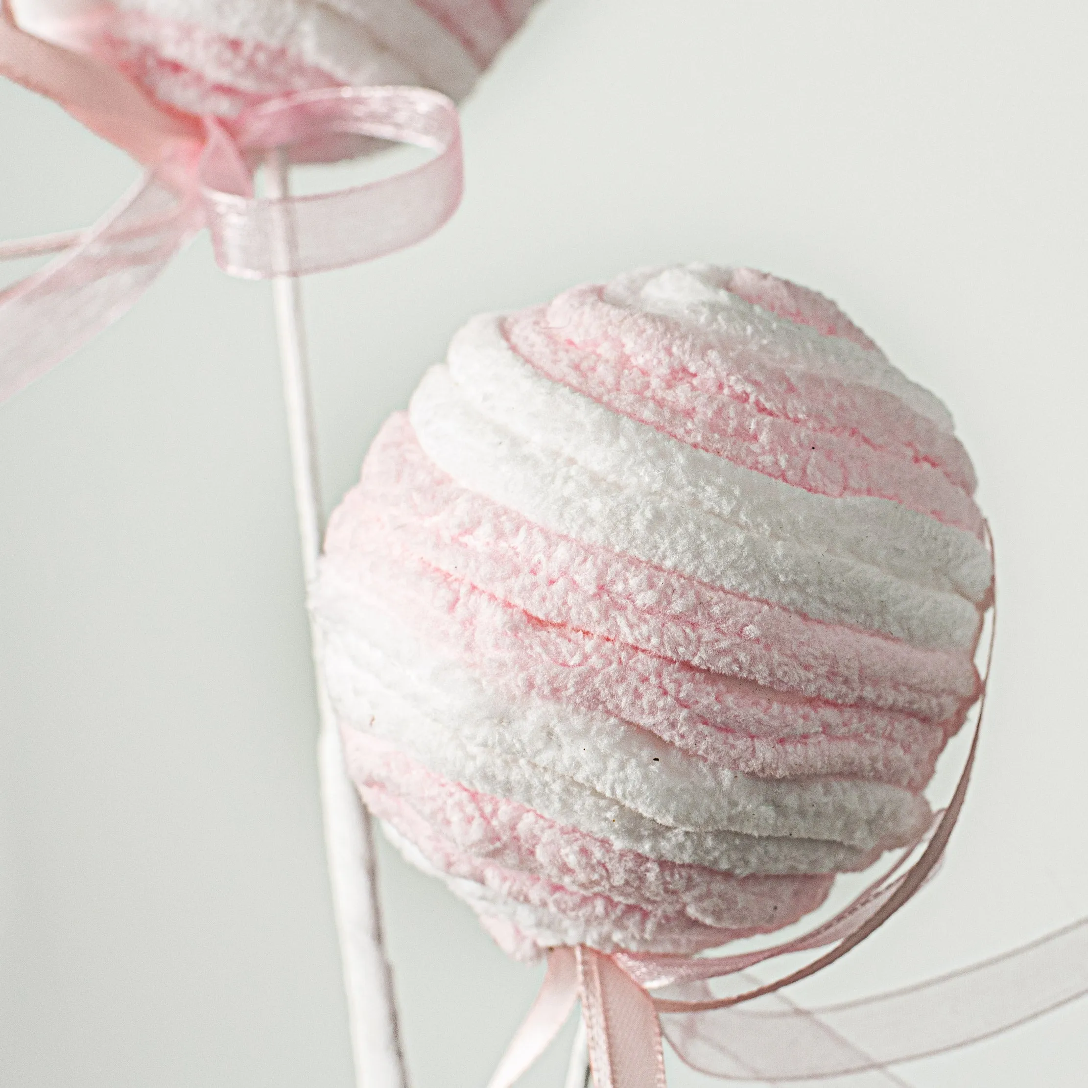 24" Chenille Ball Spray: Pink & White